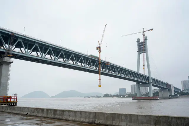 Avanço na Ponte Jinhai aproxima ligação ferroviária entre Zhuhai e Macau
