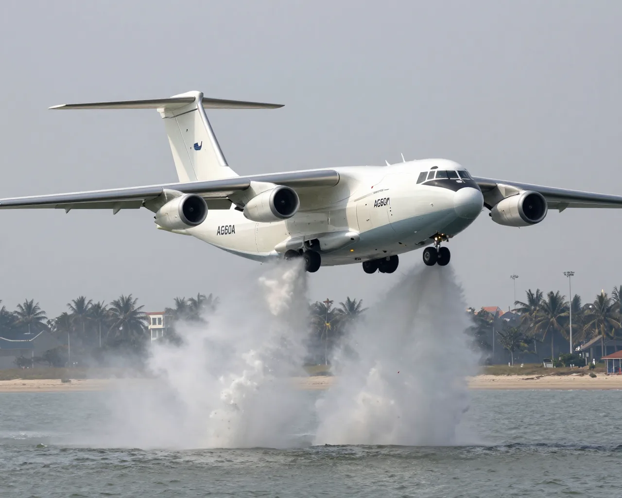 Avião anfíbio chinês despeja 12 toneladas de água em demonstração no Zhuhai Airshow