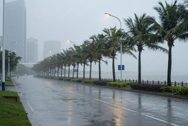 Chuvas torrenciais em Zhuhai mantêm escolas fechadas e ativam defesas