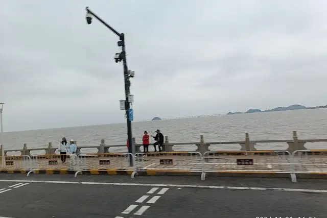 GD 廣東 Guangdong 珠海 Zhuhai 香洲 Xiangzhou 情侶中路 Qinglv Zhong Road waterfront promenade in November 2024