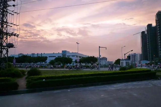 夕阳下的爱科公司