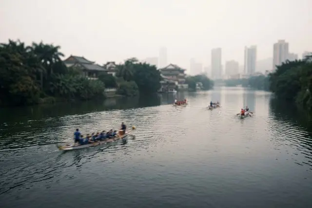 Dragões de água na aldeia: Zhuhai celebra corrida tradicional com cultura e gastronomia