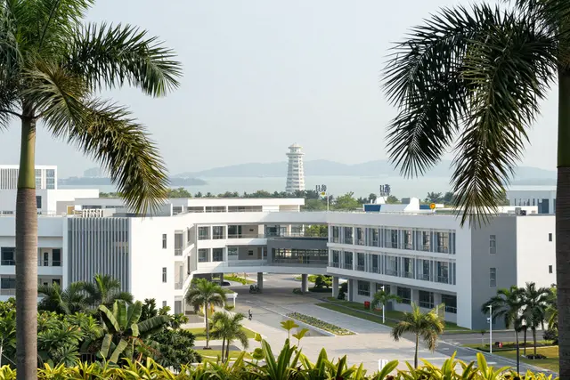 Escola de Hengqin estreia com time de elite da Capital Normal University