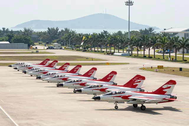 Esquadrilha 'Red Eagle' chega a Zhuhai para o 14º China Airshow