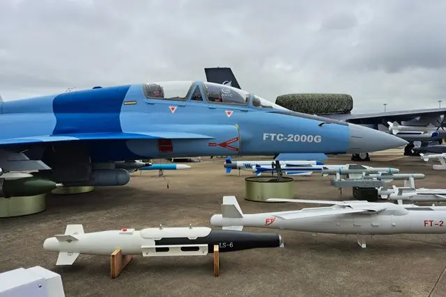 Avião de treinamento FTC-2000G exposto na China International Aviation & Aerospace Exhibition 2024