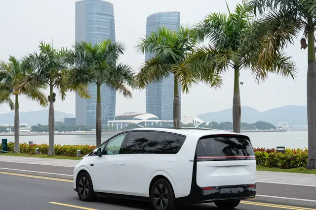 Hengqin ganha cinco novos vans elétricos para transporte sob demanda