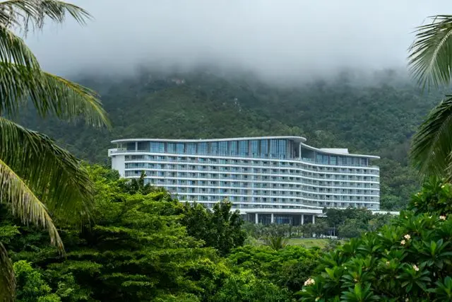 Hotel de luxo no Parque Xiangshan conclui estrutura e deve abrir em 2024