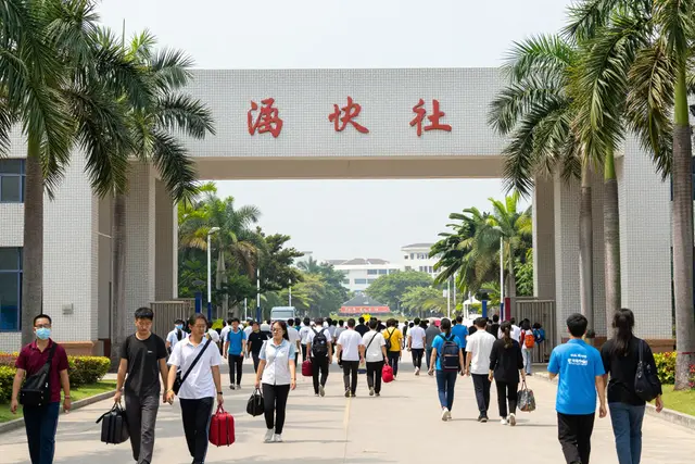 Mais de 2.100 calouros chegam à sede da Beishida em Zhuhai