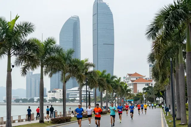 Ilustração editorial: Maratona de Hengqin 2026 abre inscrições para 20 mil corredores