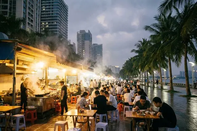 Mercado noturno iluminado de Xipu (西埔灯光夜市)
