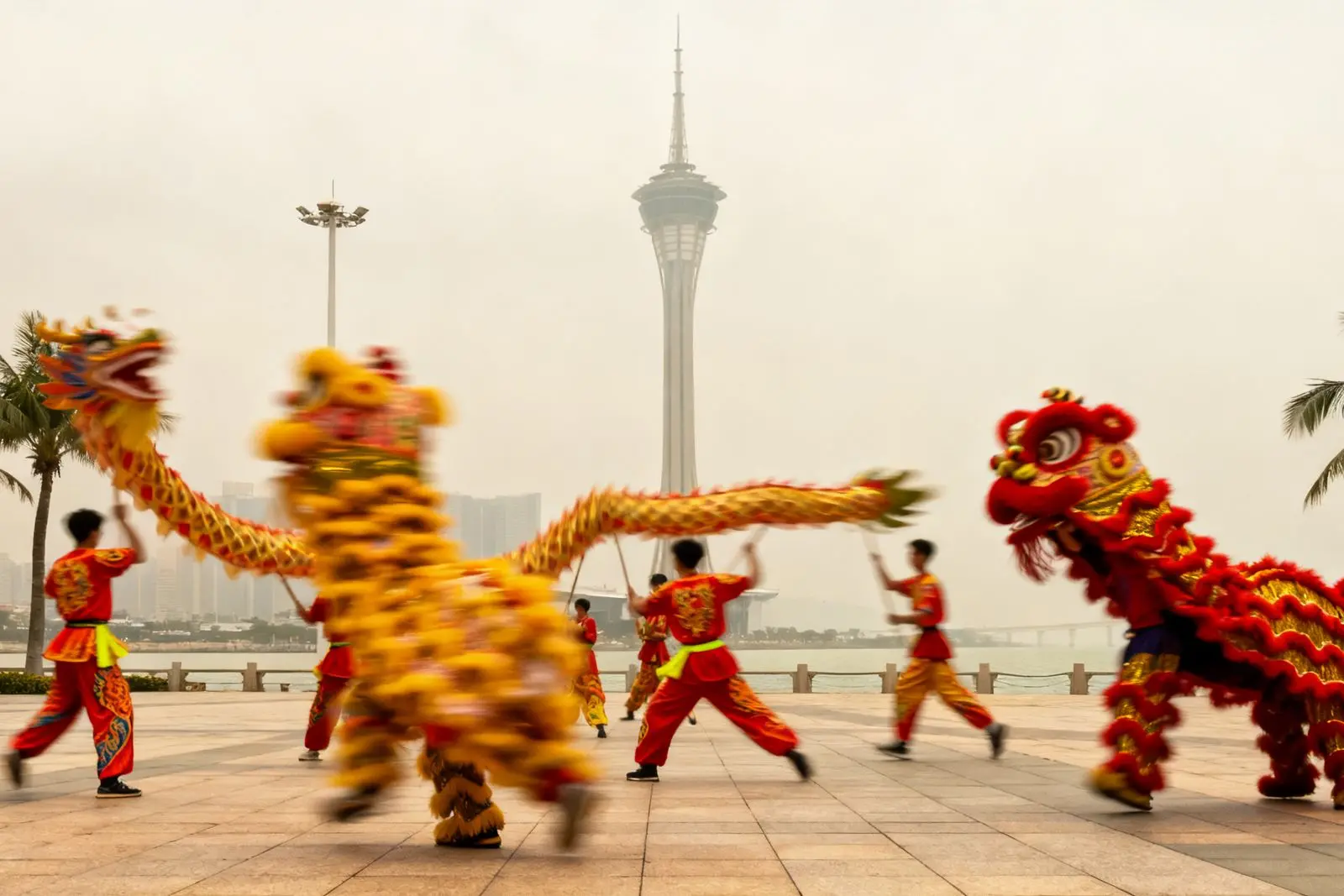 Mil e oitocentas crianças dançam dragão e leão em Zhuhai