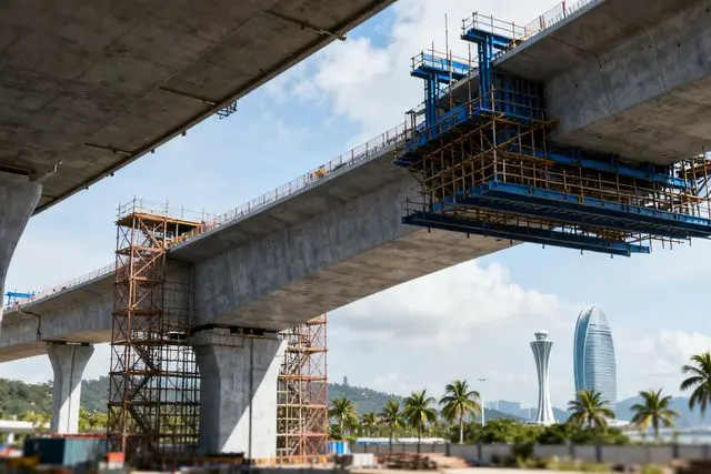Obra da via expressa Hegang avança com primeira concretagem de viga contínua