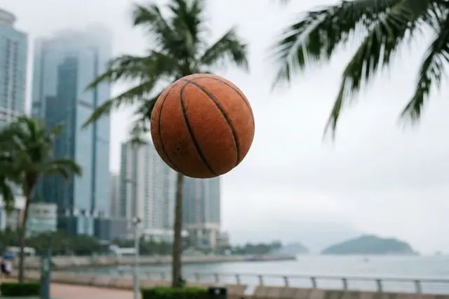Oito times de Zhuhai disputam título do torneio de basquete dos trabalhadores