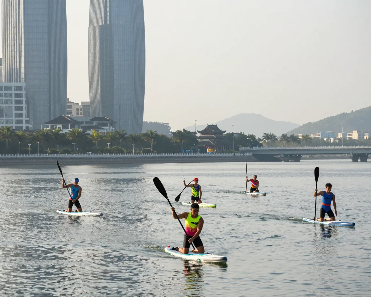 Paddleboard une atletas de Zhuhai, Macau e Hong Kong nas águas do Qianshan