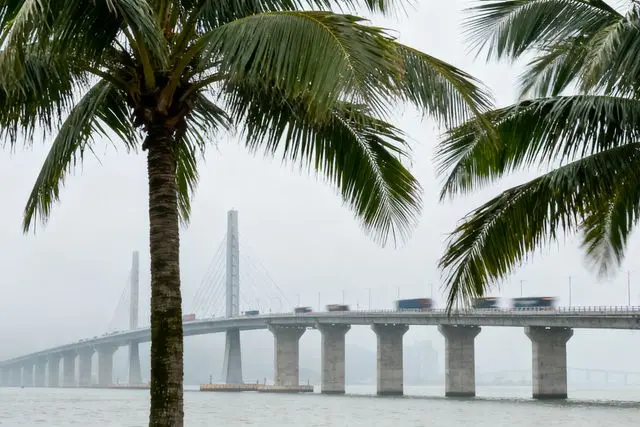 Porta de entrada da China: ponte entre Zhuhai e Hong Kong bate recorde