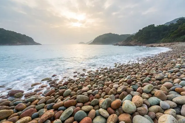 Praia das Gemas (Cangbao Wan) (藏宝湾(宝石滩))