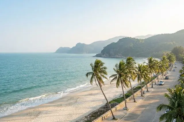 Praia de Luyang Wan (绿洋湾沙滩)