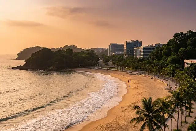 Praia de Tangjia Wan (唐家湾沙滩)