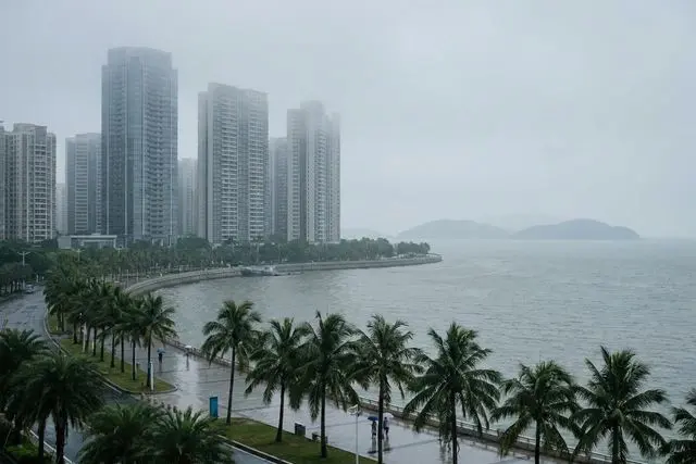 Prefeito de Zhuhai visita tropas e inspeciona segurança nas ilhas