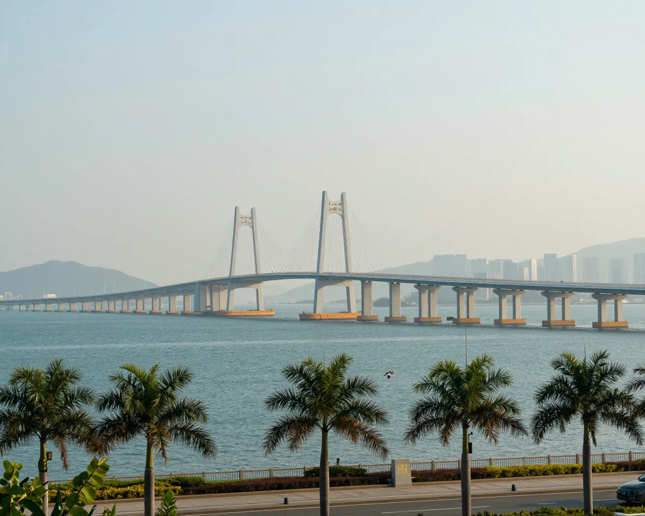 Repórteres da CCTV visitam Hengqin para conhecer turismo e negócios