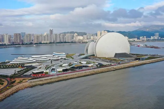 Teatro Grande de Zhuhai (Concha Sol e Lua) (珠海大剧院(日月贝))