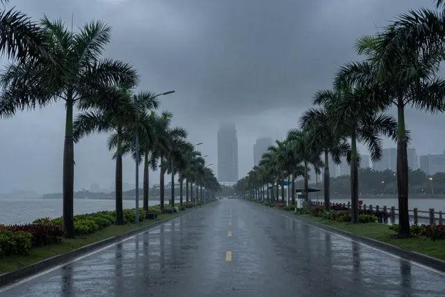 Tufão Hongxia atinge Zhuhai com ventos fortes e chuva intensa