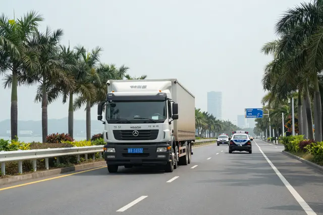 Zhuhai intensifica fiscalização contra caminhões à esquerda e direção sob efeito de álcool